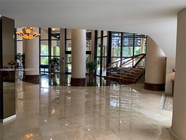 Foto del edificio - 10185 Collins Ave