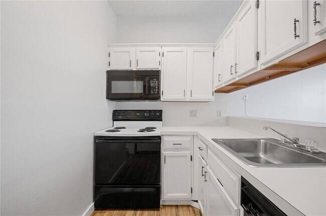 Building Photo - 2210 Pearl St