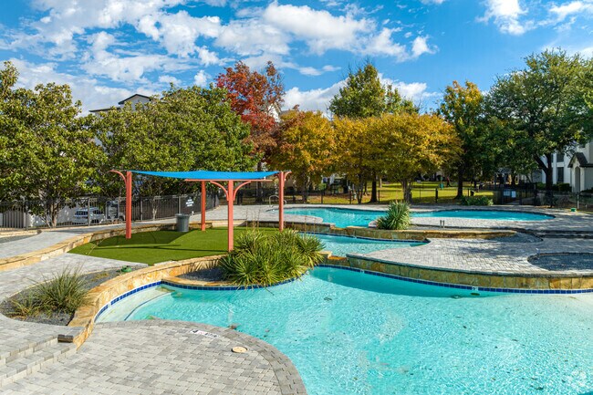 Shimmering Swimming Pools - LADERA APARTMENTS