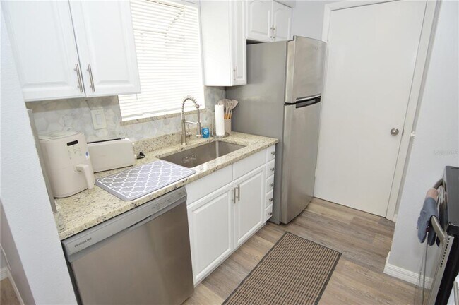 Foto del edificio - 8754 Mallard Reserve Dr
