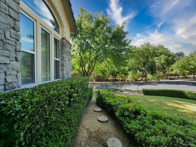 Building Photo - 3500 Crownridge Dr