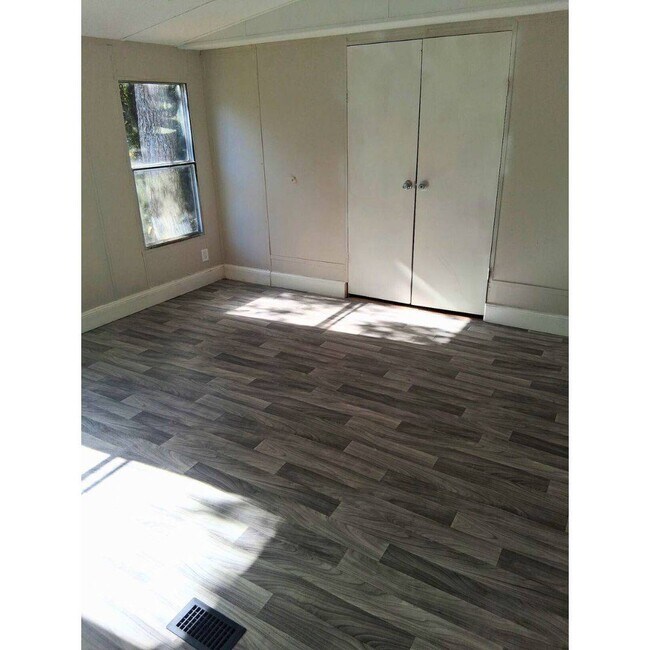 Foto del edificio - 2367 Parrott Dr