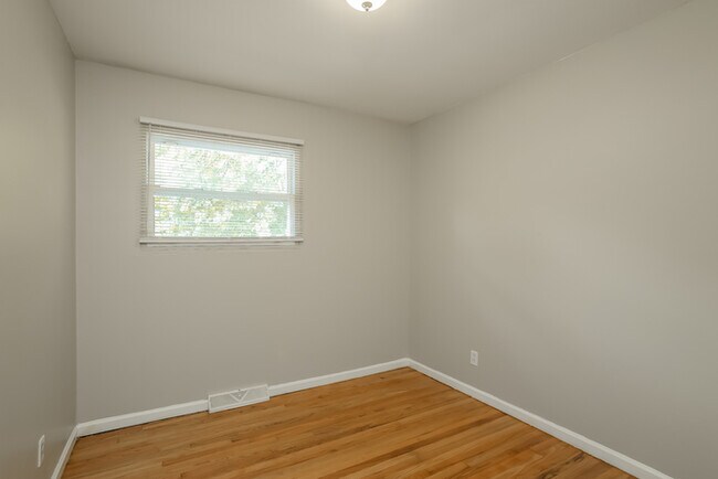Building Photo - 909 Ridge Dr