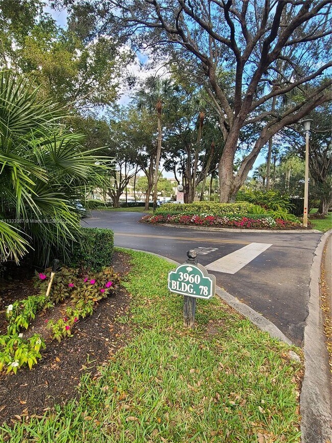 Building Photo - 3960 Oaks Clubhouse Dr