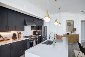 Building Photo - 2944 S Shepherd Dr