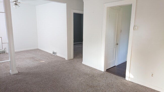 Foto del edificio - 4552 Guilford St