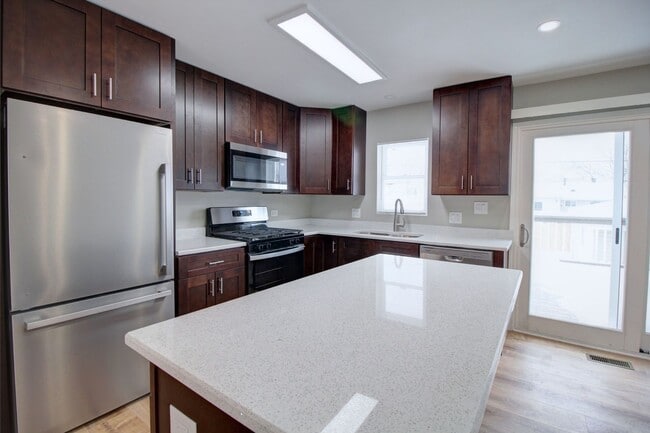 Foto del edificio - 225 Haller Ave