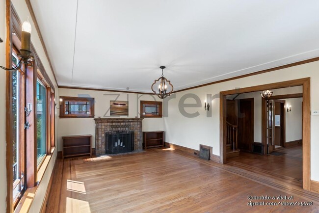 Building Photo - 567 Valle Vista Ave