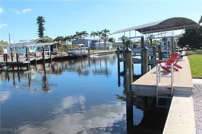 Foto del edificio - 2744 Sanderling Ct