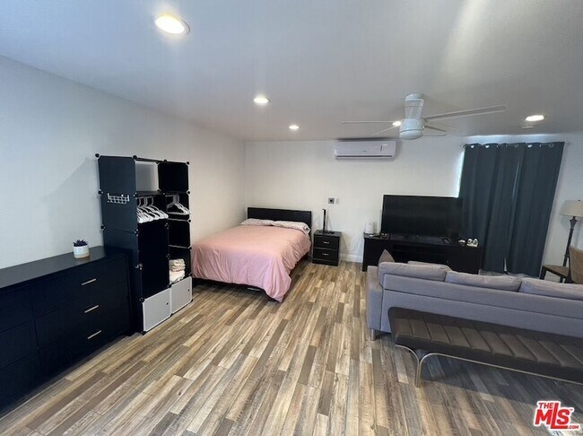 Foto del edificio - 22602 Hatteras St