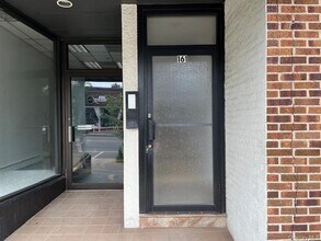 Building Photo - 161 Main St