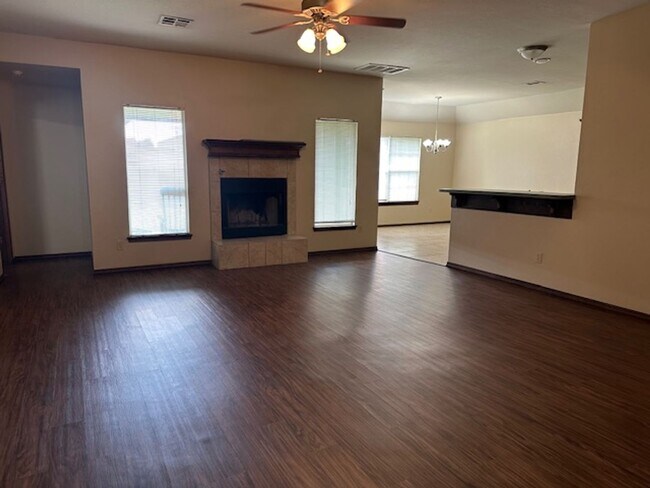 Building Photo - Open Plan - Mustang Schools - Great Neighb...