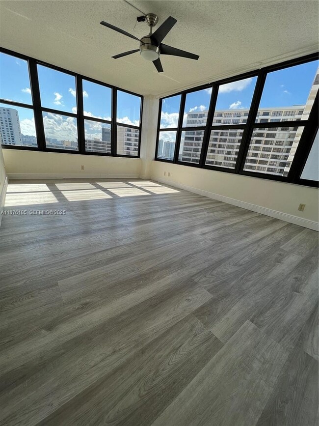 Foto del edificio - 2500 Parkview Dr