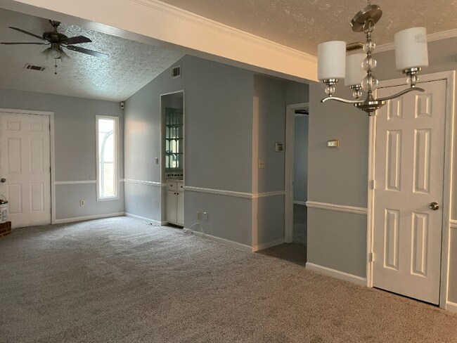 Foto del edificio - 8058 Woodlake Dr