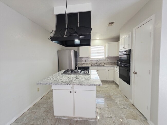 Building Photo - 15330 Oak Terrace Dr