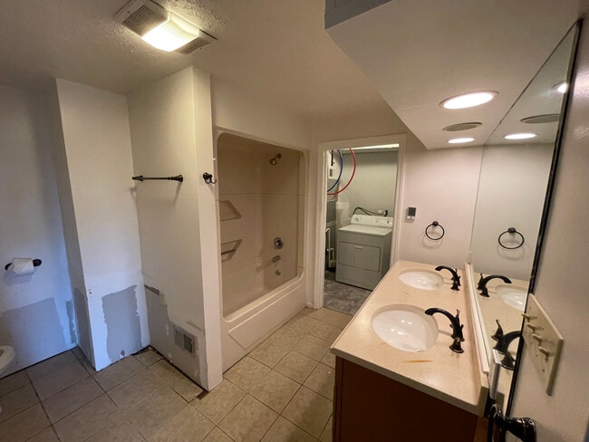 Building Photo - 911 Arlington Ave