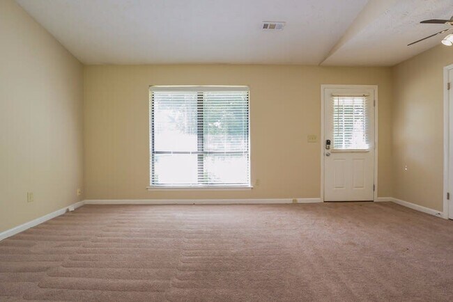Building Photo - 2783 Shetland Ln NW