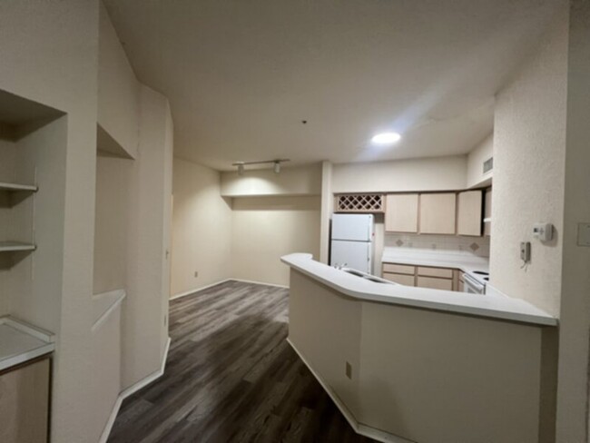 Foto del edificio - 2 bedroom Condo in Gated Bona Vista Commun...