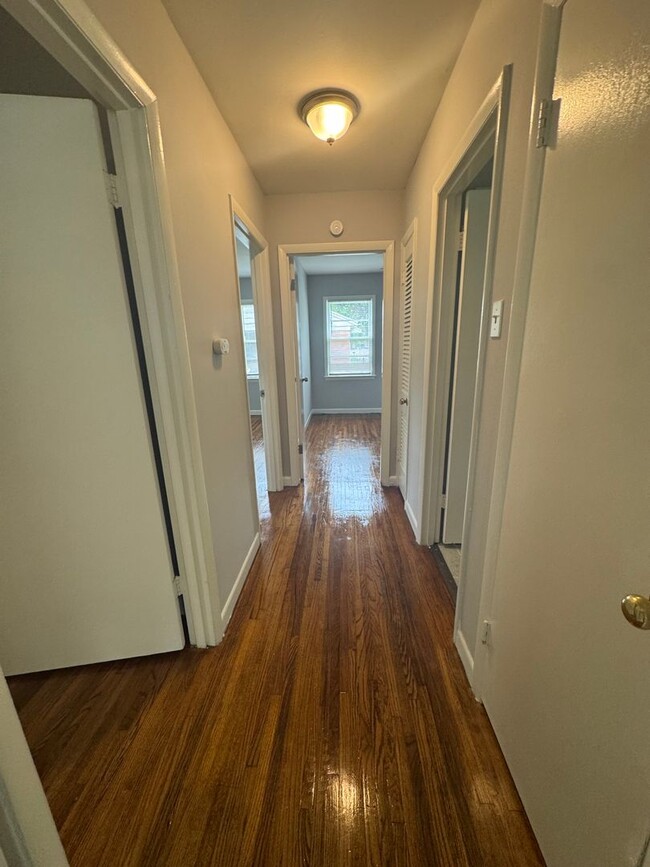 Building Photo - Delightful 3-bedroom 1.5 bath home - Open ...