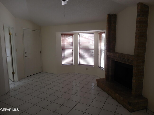 Foto del edificio - 11392 Lake Erie Dr