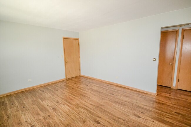 Building Photo - 5401 N Newcastle Ave