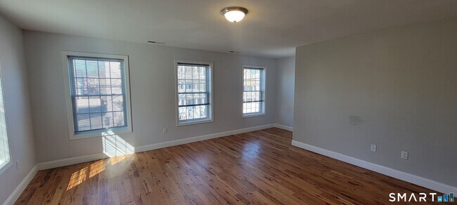 Building Photo - 537 Winchester Ave