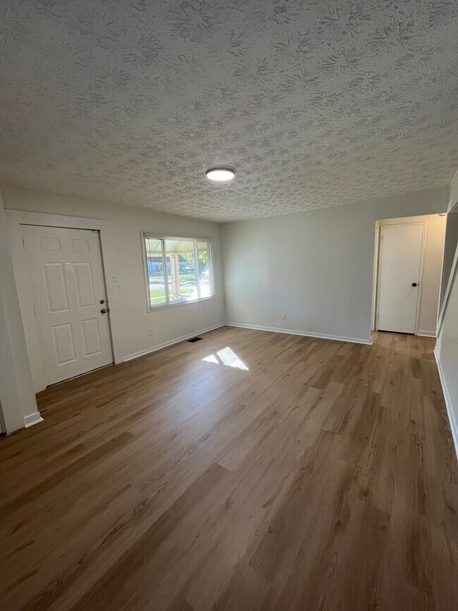Foto del edificio - 3 Bedroom 1.5 Bathroom Home with Fenced in...
