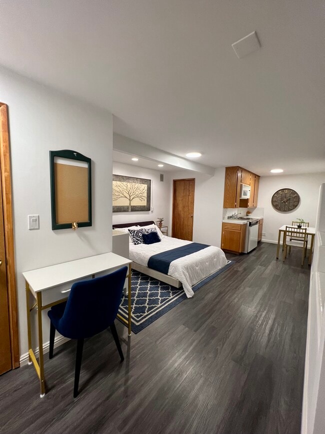 Building Photo - 12 Coach Rd