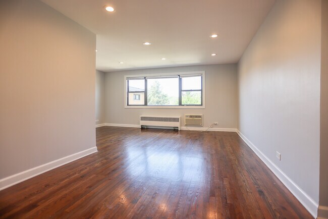 Foto del edificio - 6803 N Ridge Blvd