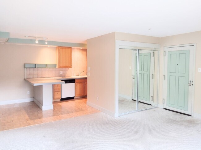 Foto del edificio - 10 Village Green Ln