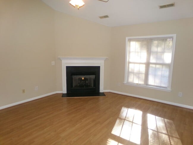 Building Photo - Near Silas Creek and Stratford Road