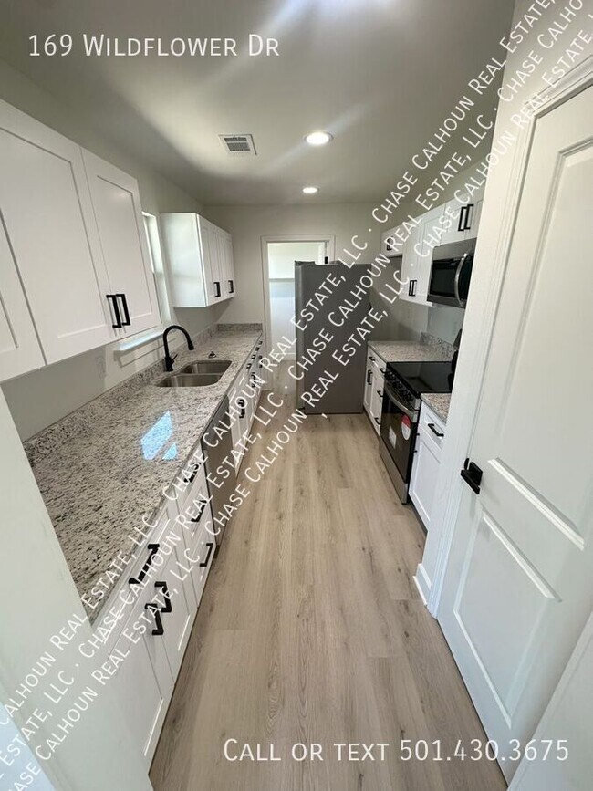 Foto del edificio - 169 Wildflower Dr