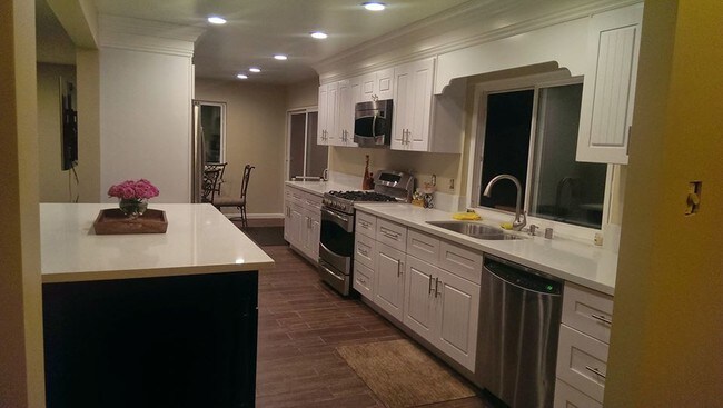 Building Photo - 25432 Esrose Ct