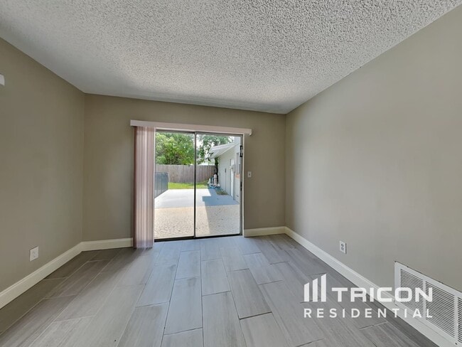 Foto del edificio - 1231 W 9th St