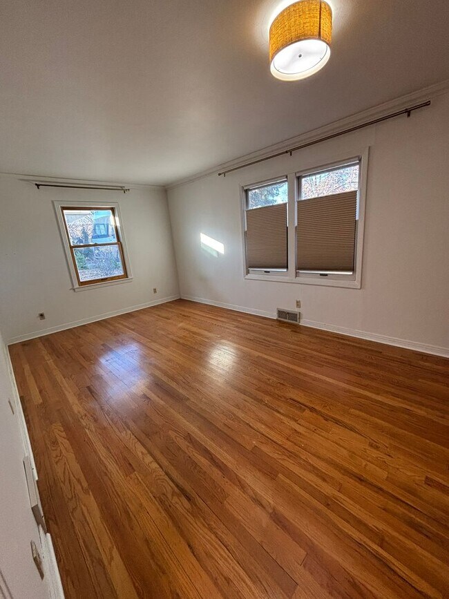 Foto del edificio - 3 BED | 1.5 BATH | SPACIOUS HOME | CENTRAL