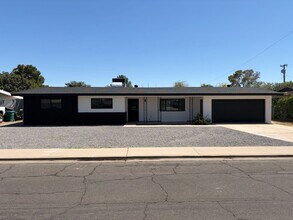 Building Photo - 905 E 7th Pl