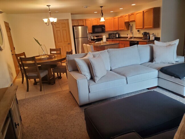 Building Photo - 4980 Service Dr