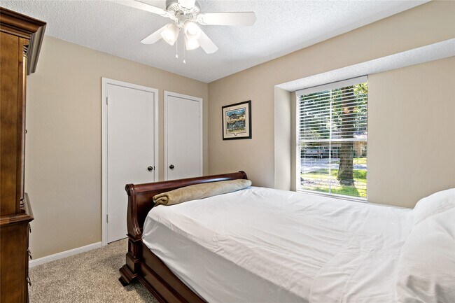 Foto del edificio - 9 Brentwood Oaks Ct
