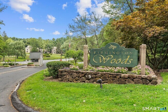 Foto del edificio - 43 Great Meadow Ln