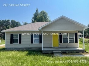 Building Photo - 240 Spring St