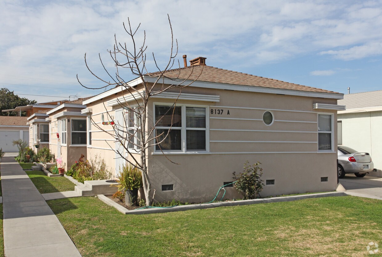 Primary Photo - 8137-8141 Garden View Ave