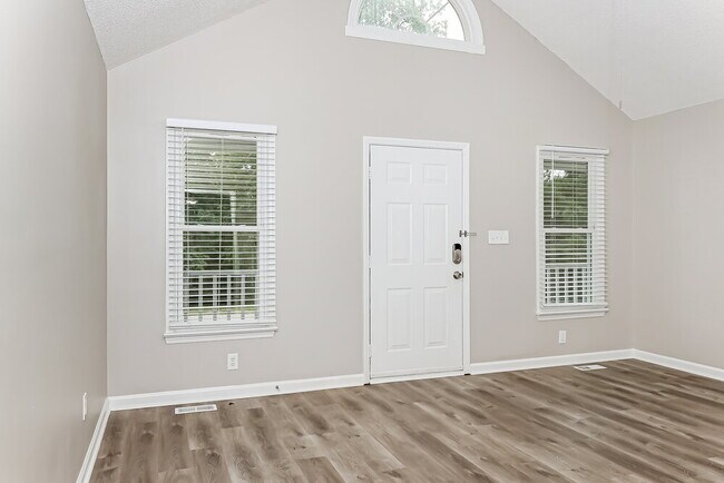 Building Photo - 3007 Brittany Dr