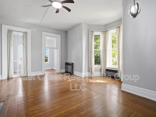 Building Photo - 323 N Potomac St
