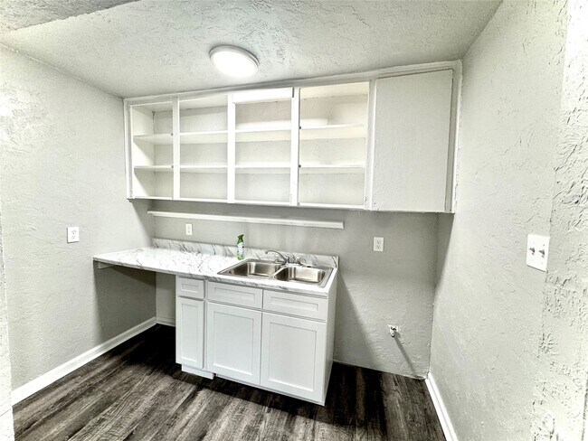 Foto del edificio - 1756 W Main St