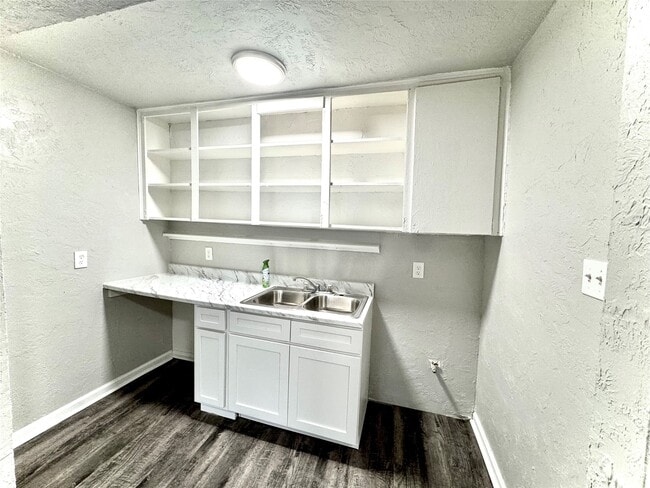 Building Photo - 1756 W Main St