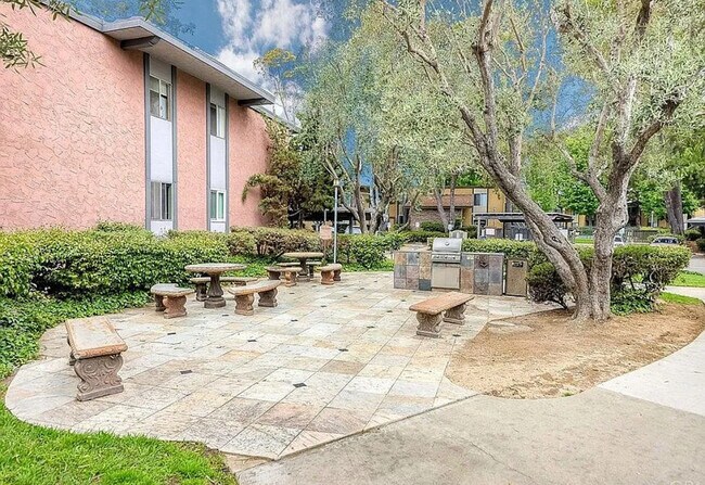 Foto del edificio - 23306 Marigold Ave