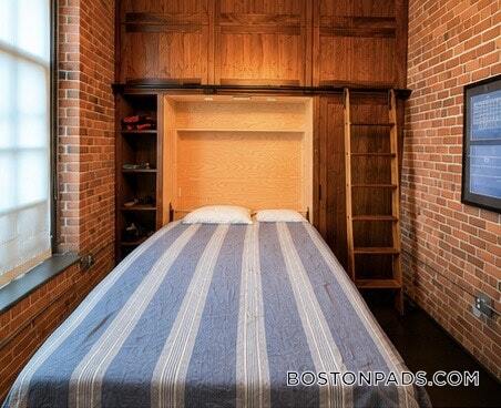 Building Photo - 319 A St