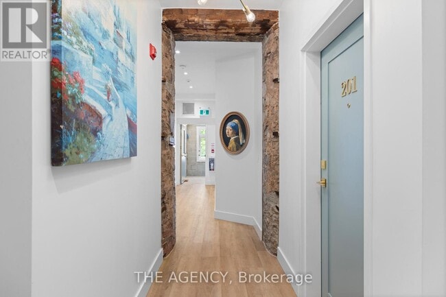 Photo du bâtiment - 163 Main St E