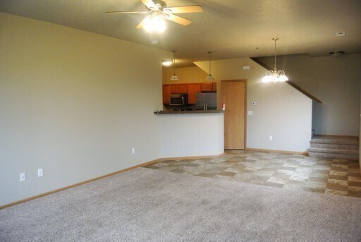 Building Photo - 3 Bedroom Condo!