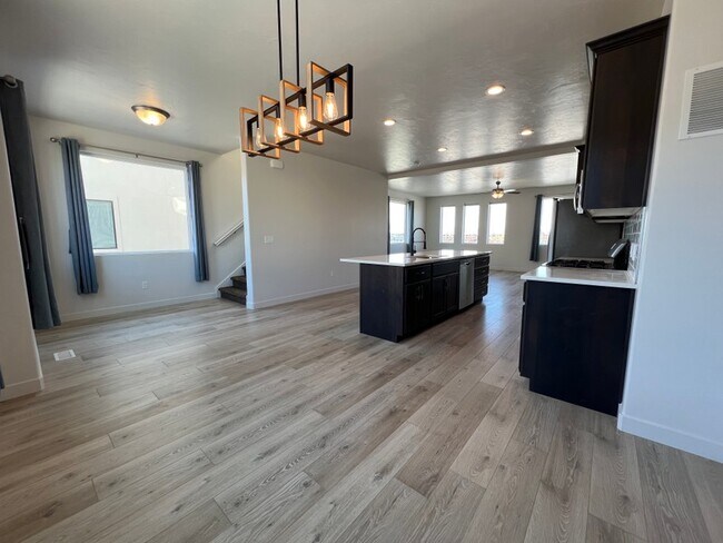 Building Photo - 418 Willow Leaf Rd